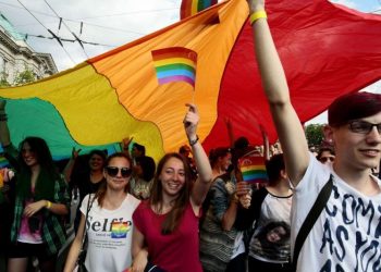 Петиция о легализации однополых браков набрала 25 тысяч голосов