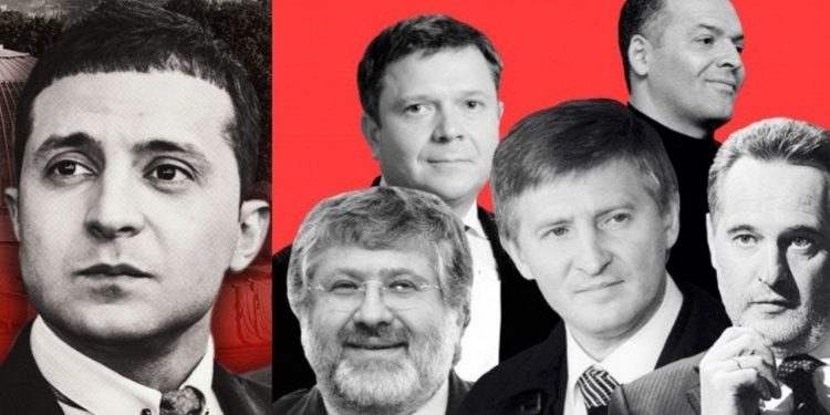 Зеленский лишил украинского гражданства олигархов