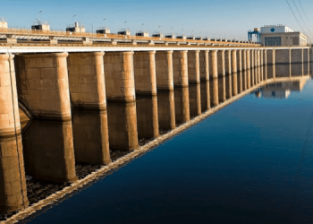 В районе Каховской ГЭС прогремели взрывы