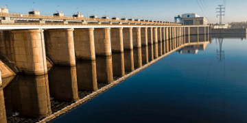 В районе Каховской ГЭС прогремели взрывы