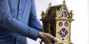 Вор вернул украденную реликвию “Кровь Христа”