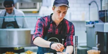 Где в Украине летом легче трудоустроиться