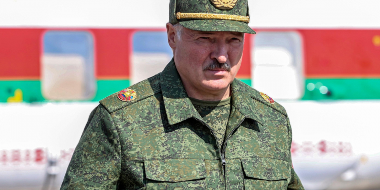 Лукашенко готовится атаковать Украину ракетами