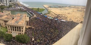 На Шри-Ланке протестующие взяли штурмом дворец президента