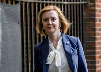 МИД Лиз Трасс присоединилась к гонке за пост премьера Британии