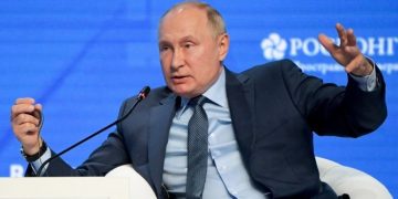 Путин объявил о поставках гиперзвуковых ракет