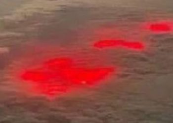 Над Атлантическим океаном заметили красное свечение