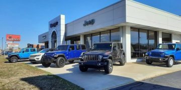 Пенсионер из мести сжег машины в автосалоне