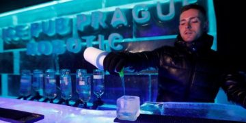 В центре Праги открыли ледяной паб