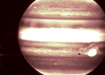 Новые фото Юпитера и его спутника