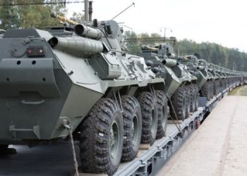 Российские солдаты выводят из строя свою боевую технику