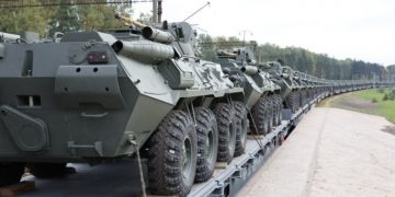 Российские солдаты выводят из строя свою боевую технику