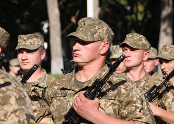 Ввели запрет на выезд из города без военкомата