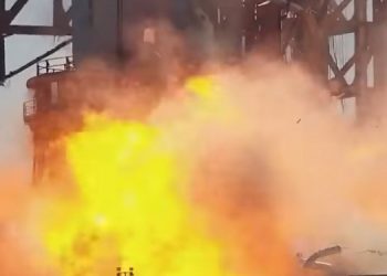 Ракета SpaceX взорвалась во время наземных испытаний