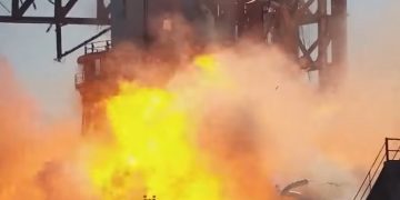 Ракета SpaceX взорвалась во время наземных испытаний