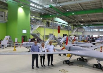 В Турции готовят к отправке три Байрактара