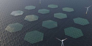 В море запустят “плавучий ковер” из солнечных батарей