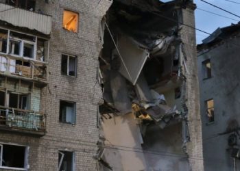 Войска РФ попали ракетой в жилой дом