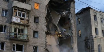 Войска РФ попали ракетой в жилой дом