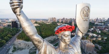 В “Дії” запустили опрос о монументе “Родина-Мать”