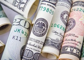 Правительство разрешило бизнесу покупать валюту