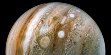 Почему у Юпитера нет таких же колец, как у Сатурна