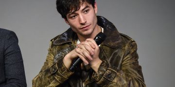 Две женщины обвинили актера Эзру Миллера в нападении