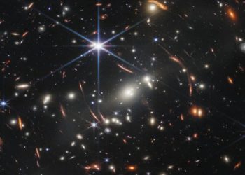 Первый научный снимок телескопа Уэбба