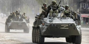 ВС РФ стягивают тяжелую военную технику в Херсон