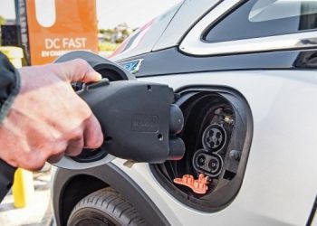 Самые популярные электрокары в Украине