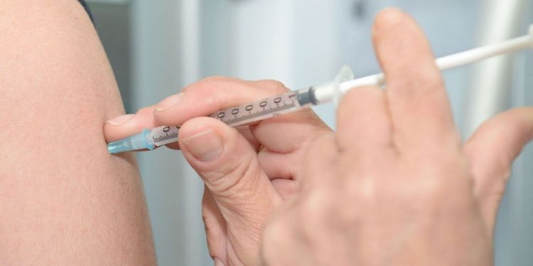 Почему срочно нужно делать прививку от дифтерии