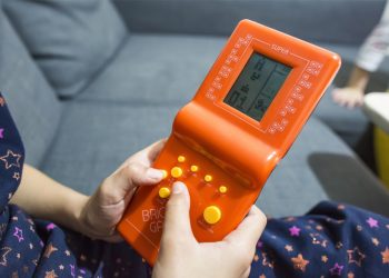 В России перешли на тамагочи и тетрис