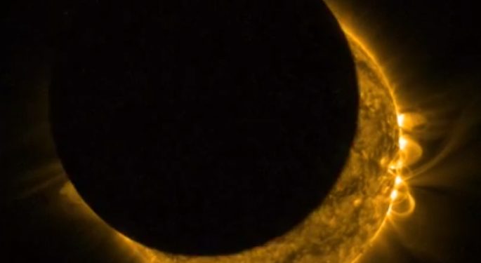 Зонд NASA сделал снимок солнечного затмения вблизи