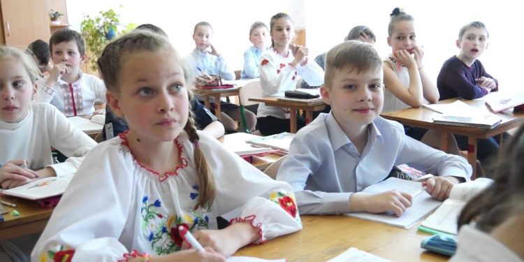 Школы в Польше ждут еще 200 тысяч украинских детей
