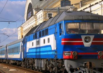 “Укрзализныця” призывает не ехать в Харьков