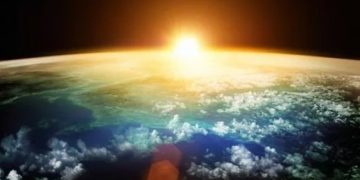 Земля отдаляется от Солнца