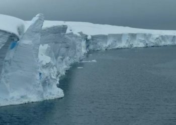Самый большой в мире ледниковый щит тает