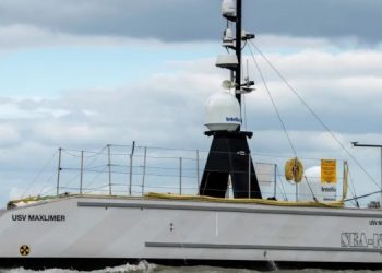 Плавающий робот составляет карту подводного вулкана