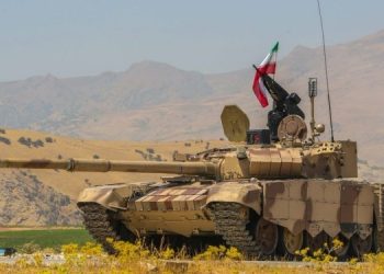 Иран стягивает военную технику к границе с Азербайджаном