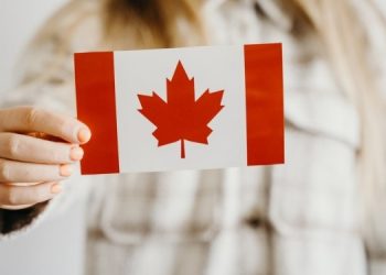 Канада остановила выдачу виз гражданам РФ