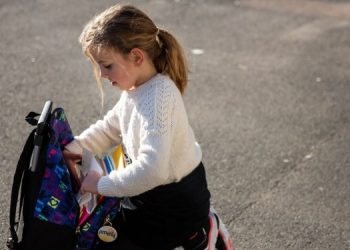 Школьников обязали иметь тревожный рюкзак