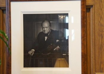 В Канаде украли знаменитую фотографию Черчилля