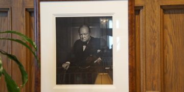 В Канаде украли знаменитую фотографию Черчилля