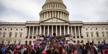 В США мужчина устроил стрельбу возле Капитолия