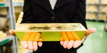 Украинцам предложили покупать золото