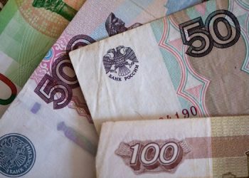 Экономика России откатилась на четыре года