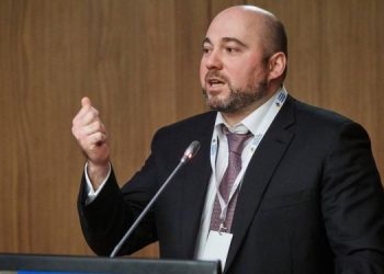 “Слуги” инициировали лишение мандатов депутатов