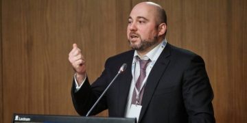 “Слуги” инициировали лишение мандатов депутатов