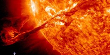 На Солнце 19 вспышек. К Земле летит огромный поток плазмы