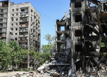 Как сегодня живут люди в разрушенных домах Мариуполя